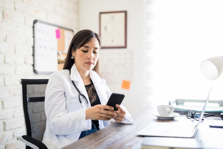 Pros y contras de las redes sociales para profesionales de la salud